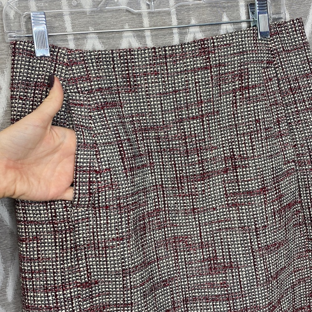 Banana Republic Mini Skirt Tweed Black, Cream, & Magenta / Red Lined. Size: 6 - Picture 5 of 6